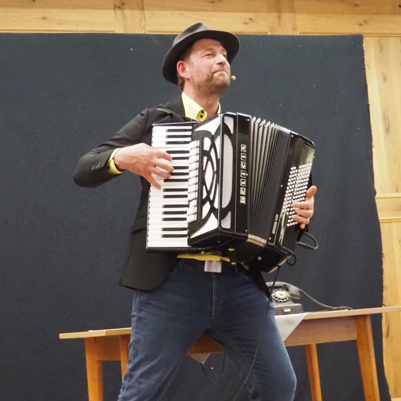 NMM - Tom Bauer - Akkordeon (Foto by Monika Ebnet).JPG